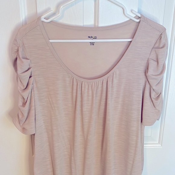 Style & Co, Cream top, 3/4 sleeves with ruching on sleeves & sides. Size 0x - Picture 2 of 7